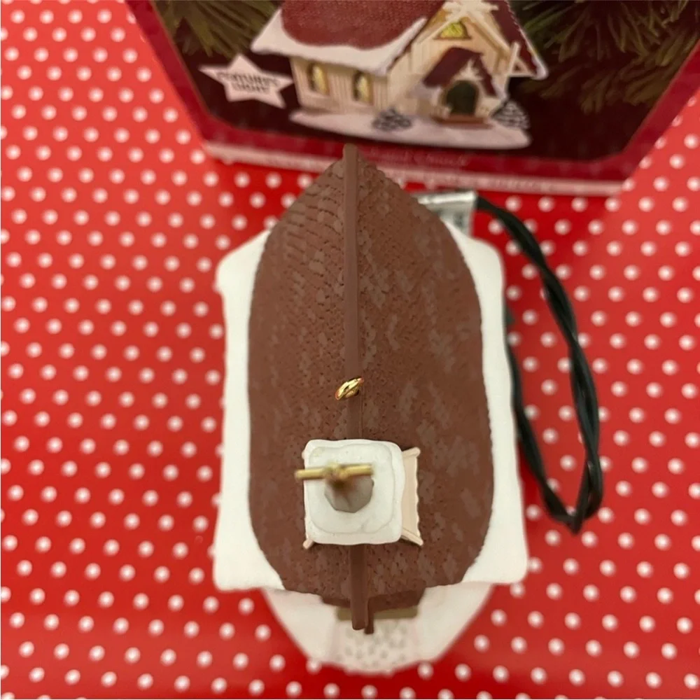 1999 HALLMARK Keepsake Lighted Colonial Church Christmas Ornament